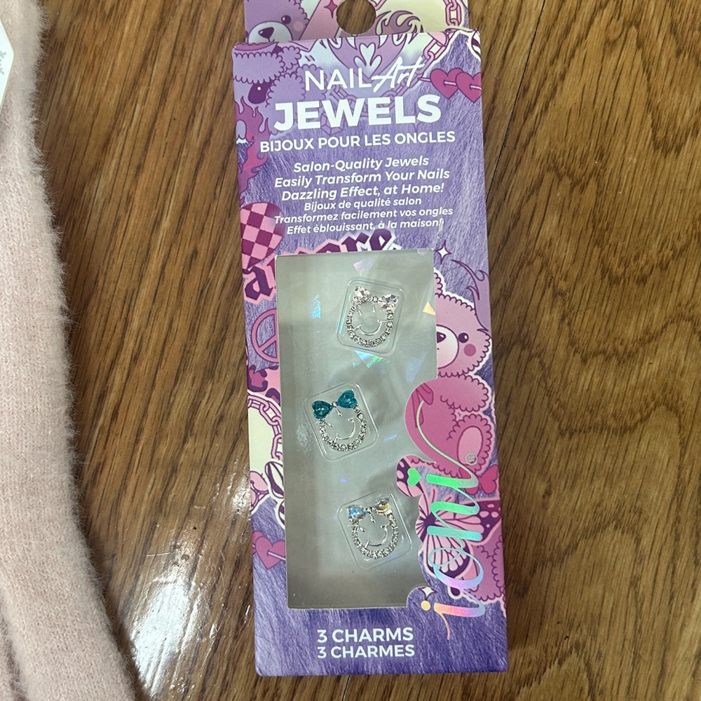 Cozy Cream Gloves with press on nails - Picture 9 of 9
